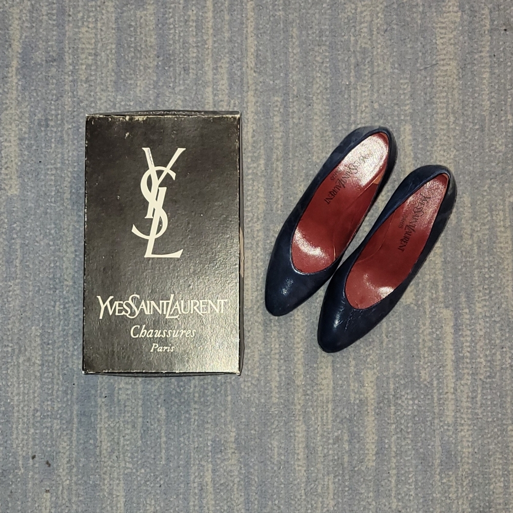 vintage Yves Saint Laurent navy blue leather round-toe pumps